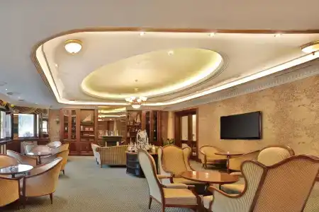 Retro Riverside Wellness Resort - 19
