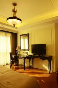 Golden Palace - 13