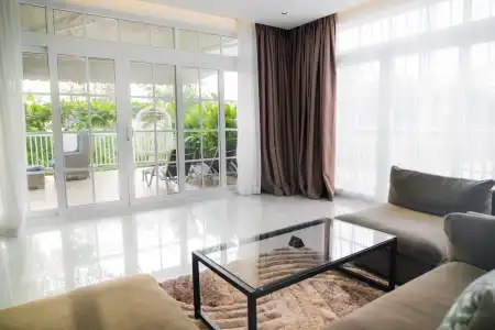 White Boutique and Residences - 36
