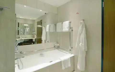 Canary Riverside Plaza - 7