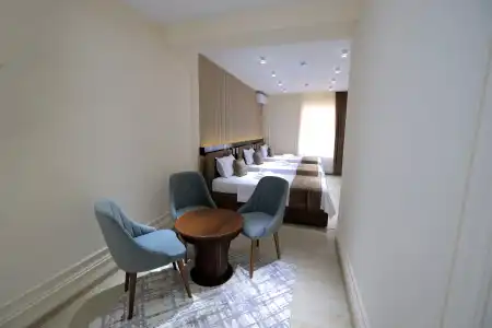 Amir Plaza - 17