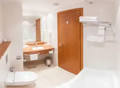 Holiday Inn, an IHG - 54