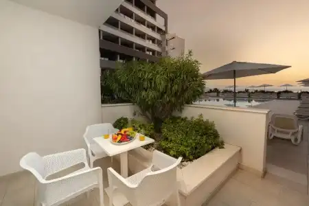 Romana Beach Apartments - 113