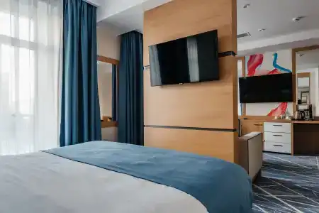 Ramada by Wyndham - 3