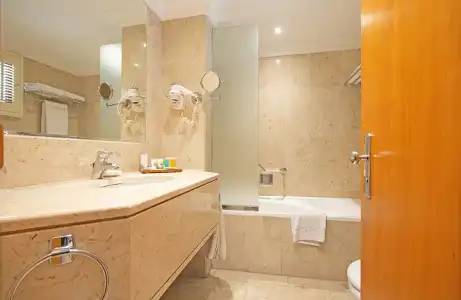 Dubai Marine Beach Resort & Spa - 79