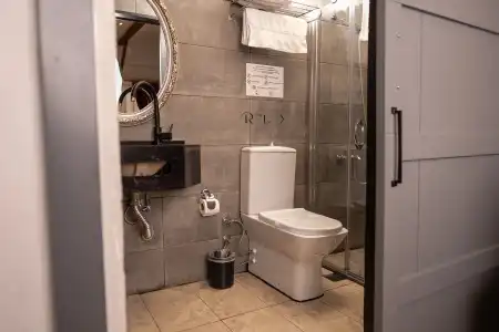 Corner Hot - 57