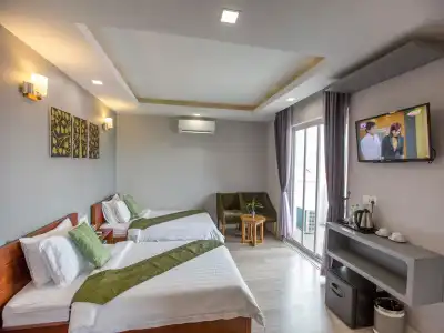 The Heli Boutique - 12