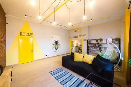 Bee Station - Hostel - 8