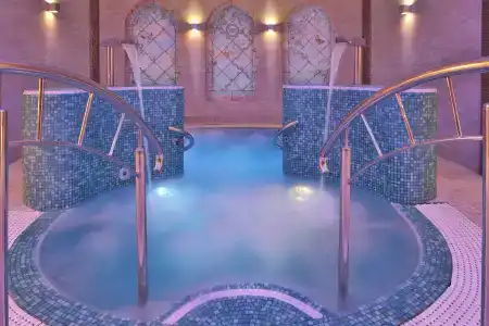 Retro Riverside Wellness Resort - 23