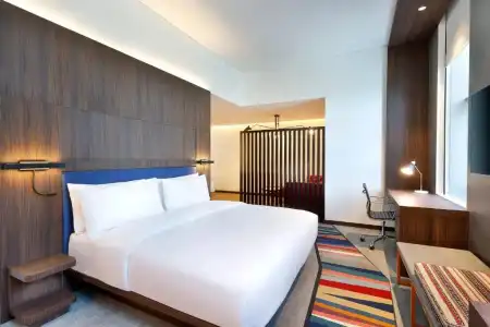 Aloft Airport - 35