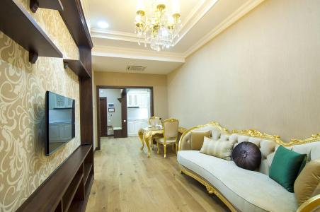 Monday Royal Apart - 250