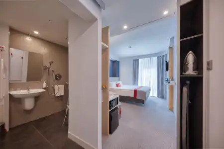 Holiday Inn Express - 46