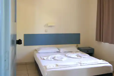 Seafront Beach Apartments - 13