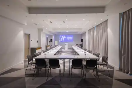 Holiday Inn Express - 38