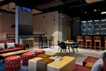 Aloft Airport - 17
