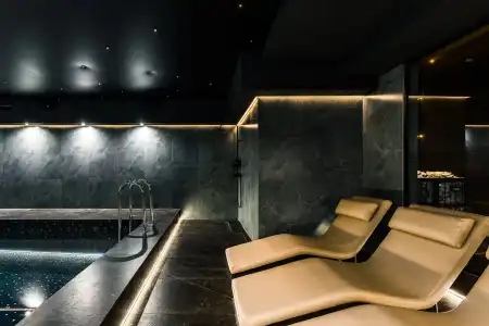 HISTORY Boutique & SPA - 18
