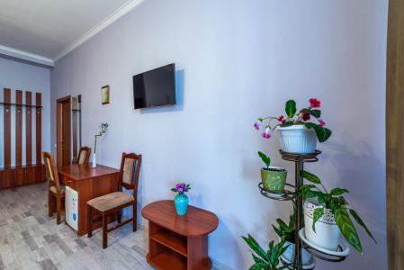 Демократ на Некрасова 58 - 215