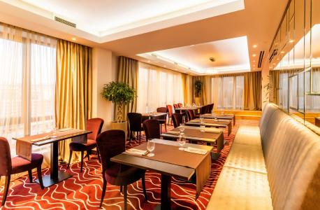 Ramada & Suites by Wyndham - 11