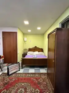 Vahe's Family Guest House Front - 47