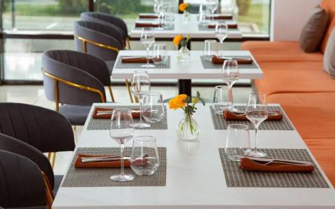 DoubleTree by Hilton - 23