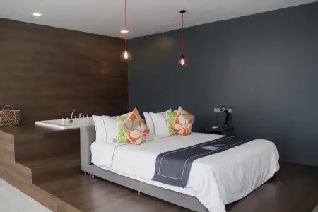 White Boutique and Residences - 33