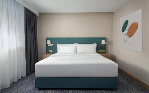DoubleTree by Hilton - 6
