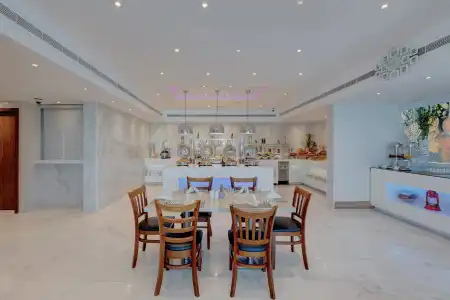 Hawthorn Suites by Wyndham Center - 16