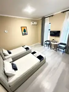 Luna Plaza - 12