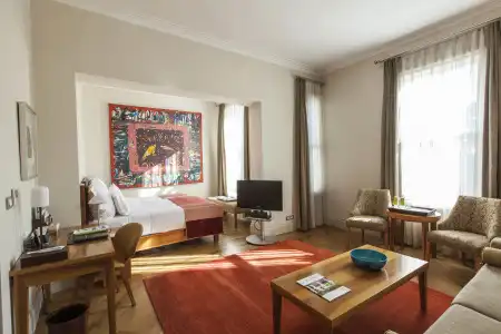 Tomtom Suites - 10