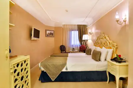 Edibe Sultan - 40