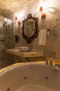 Solo Cave Suites - 115