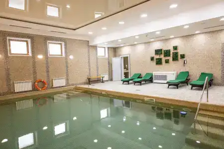 Ramada by Wyndham - 8