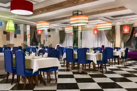 Ramada by Wyndham - 6