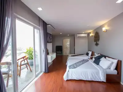 The Heli Boutique - 1
