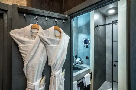 Kamarooms Business & Spa - 8