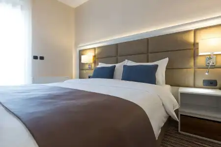 Tesla - Smart Stay - 26
