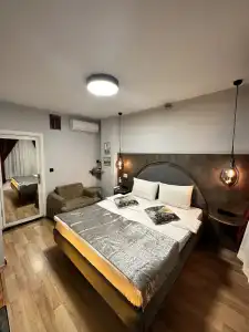 Corner Hot - 43