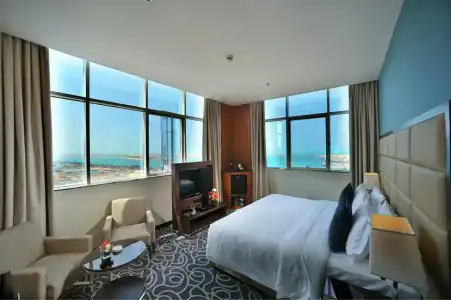 Ramada by Wyndham Abu Dhabi Corniche - 14