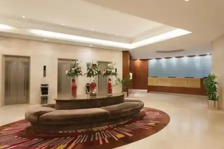 Ramada by Wyndham Abu Dhabi Corniche - 4