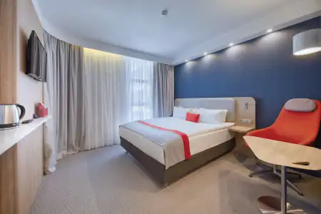 Holiday Inn Express - 50