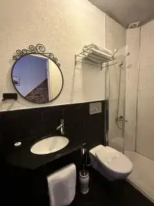 Corner Hot - 24