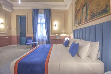 Heritage & Suites - 64