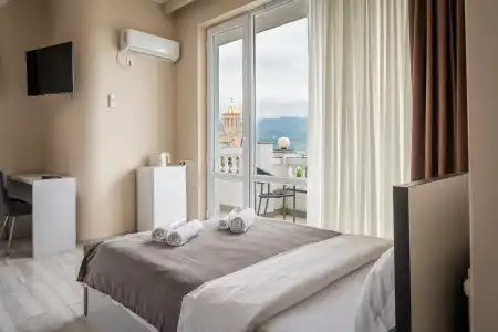 White House Mini-Hotel - 1