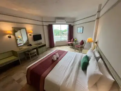 Cholchan Pattaya Beach Resort - 51