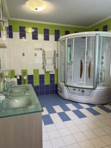 La Vie De Chateau - 280