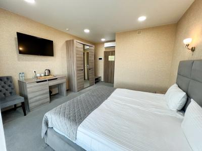 Grand Sapphire - 12