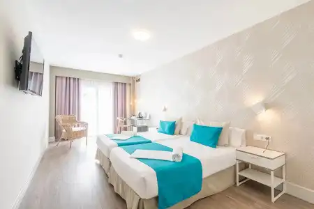 Ereza Mar - Adults Only - 9