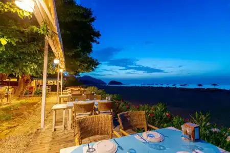 ETENNA BEACH BUNGALOWS - 35