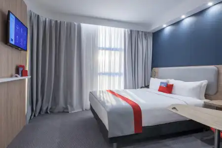 Holiday Inn Express - 2