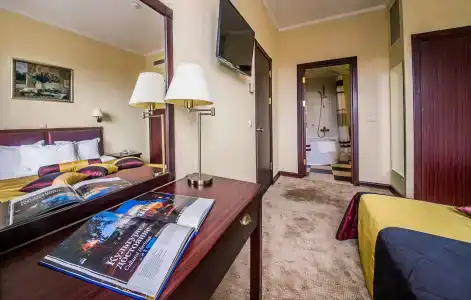 Hotel - 58